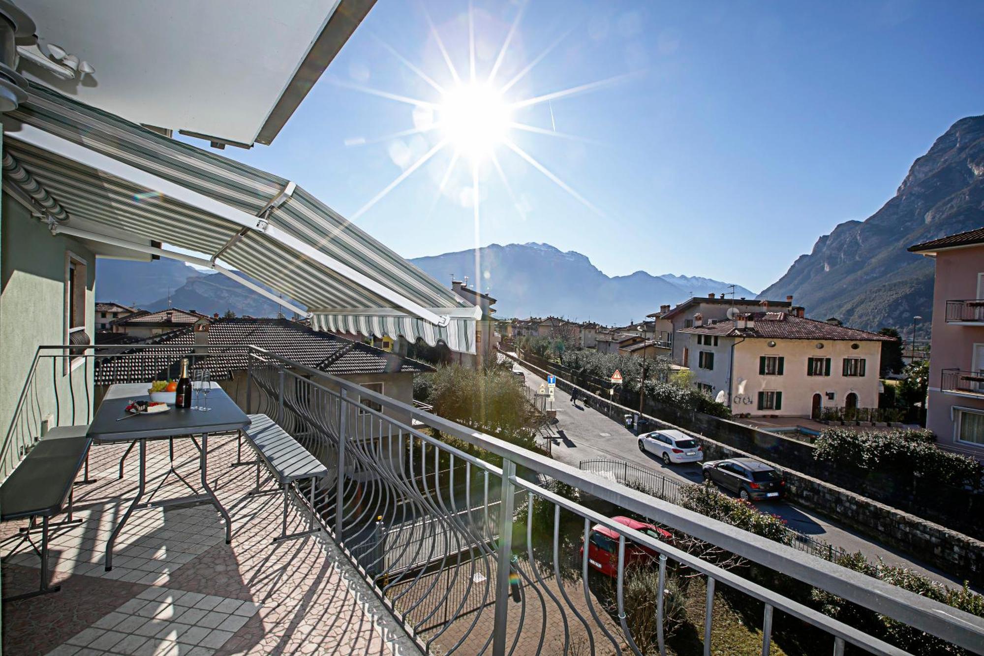 Paulie Apartment - Happy Rentals Riva del Garda Eksteriør billede