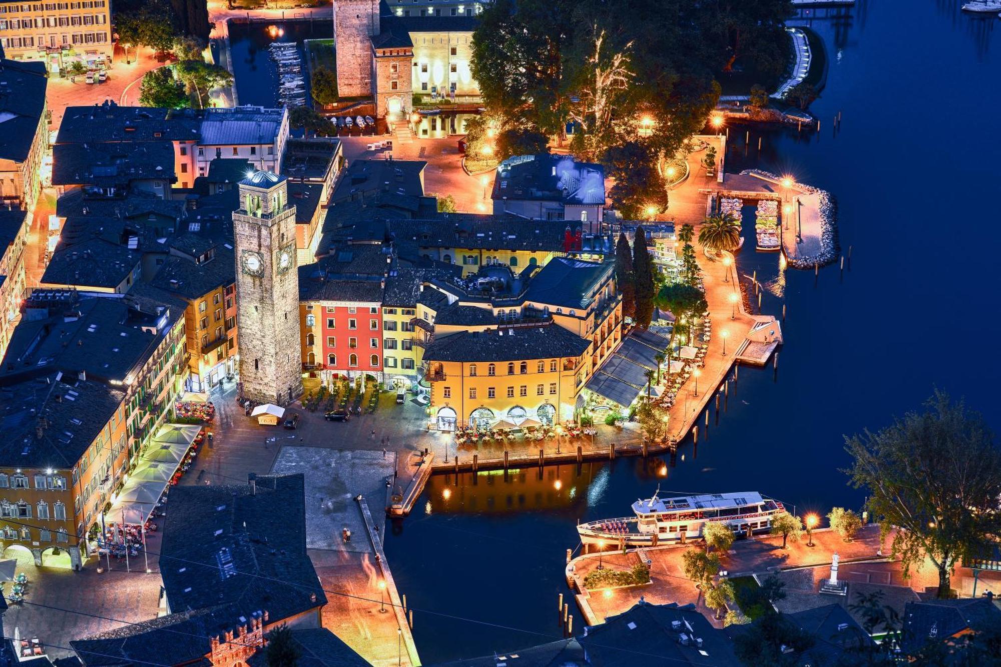 Paulie Apartment - Happy Rentals Riva del Garda Eksteriør billede