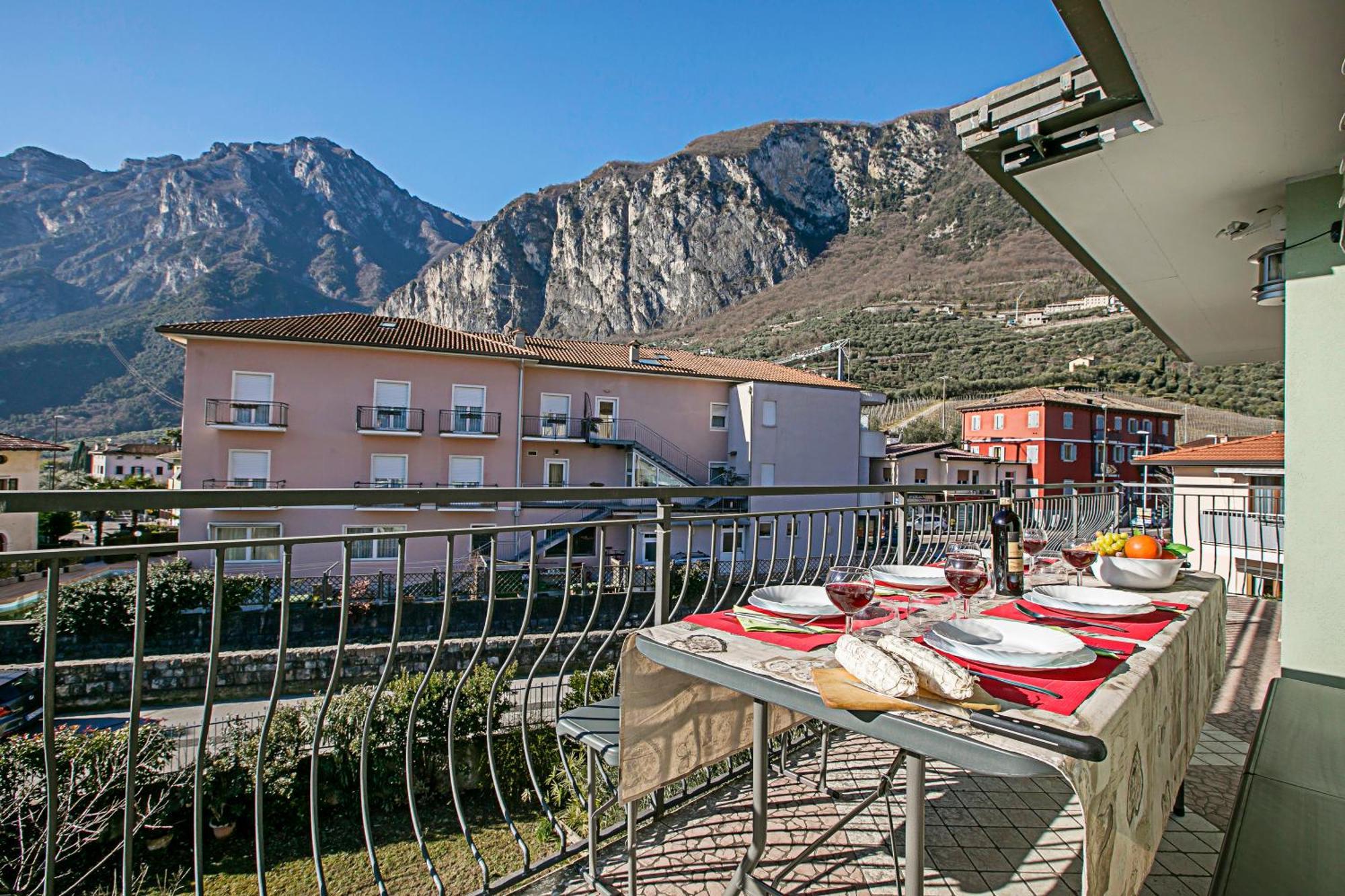 Paulie Apartment - Happy Rentals Riva del Garda Eksteriør billede