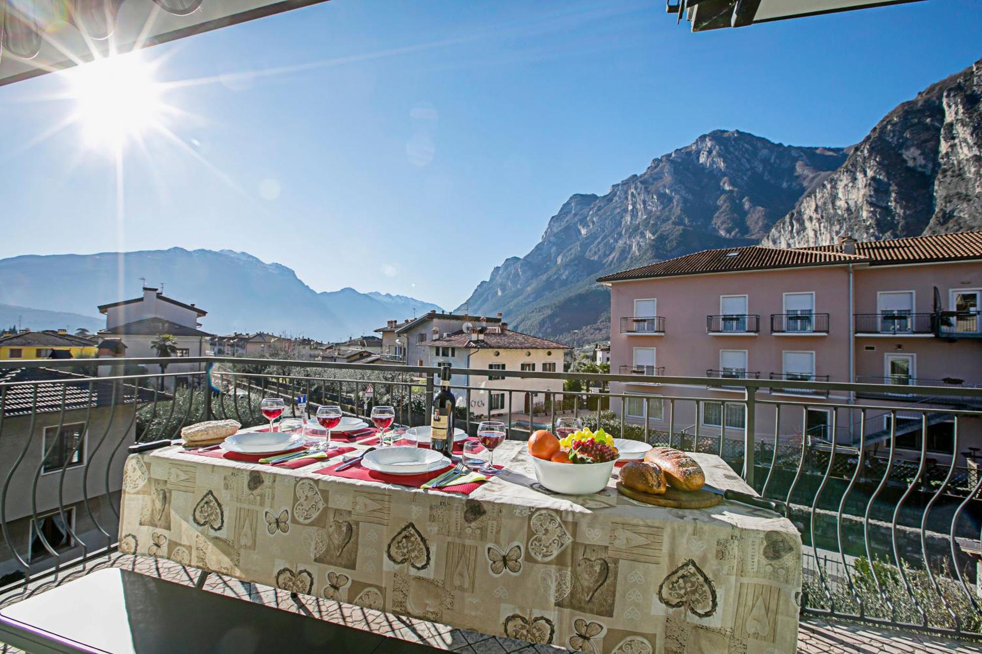 Paulie Apartment - Happy Rentals Riva del Garda Eksteriør billede